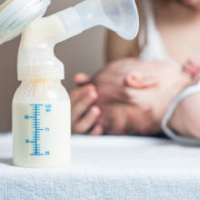 Allaiter mon bébé : les moyens de conservation du lait maternel