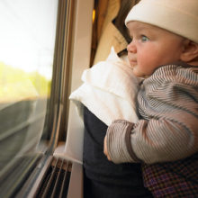 Comment voyager avec bébé et en profiter ?