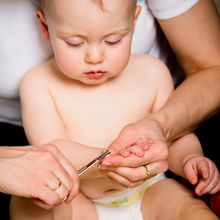 Comment bien couper les ongles de bébé ? A partir de quel âge ?